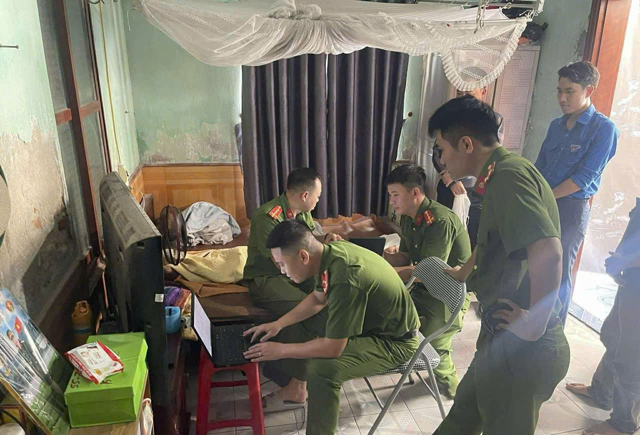 Nhân dân cảm ơn Công an xã Tiên Lãng tận tâm phục vụ 